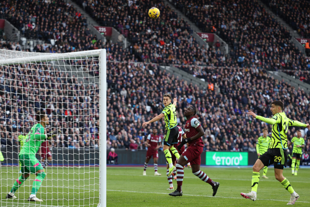 Arsenal arrasa West Ham com goleada de 6 a 0 no Estádio Olímpico de Londres