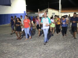 A Via Sacra é uma jornada simbólica, dividida em 14 estações, cada uma representando um evento específico da paixão de Jesus.