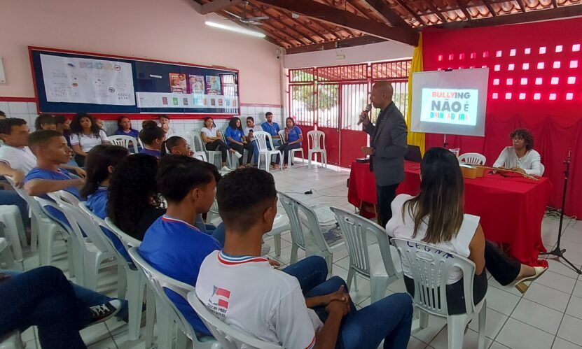 Colégio Geovânia Nogueira Nunes e Voluntários do Programa Educa Mais Bahia Contra o Bullying uma semana de conscientização.