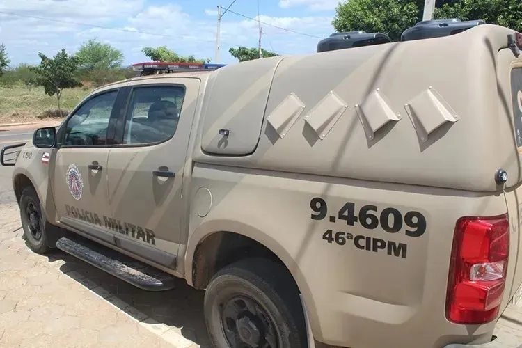 Uma operação policial em uma residência no Bairro Urbis, em Itatim, culminou em um confronto armado com policiais militares.