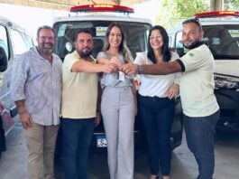 Entrega de uma ambulância para município de Itatim