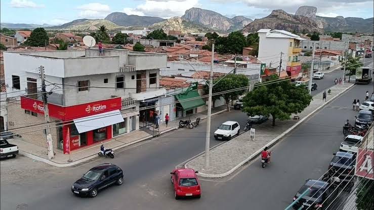 O Dia dos Comerciários em Itatim destaca a necessidade de uma reflexão sobre a importância de valorizar os trabalhadores do setor comercial.