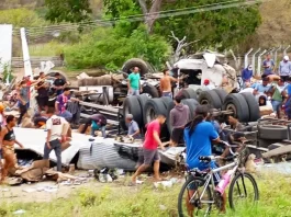 Na manhã desta quinta-feira, 14 de novembro, a BR-116, no município de Milagres, na Bahia, foi palco de um grave acidente que envolveu duas carretas e um veículo de passeio.